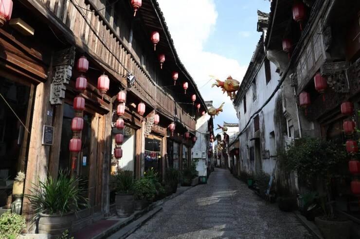 郑州2600台大巴蓄势待发迎接春运“返乡大潮”